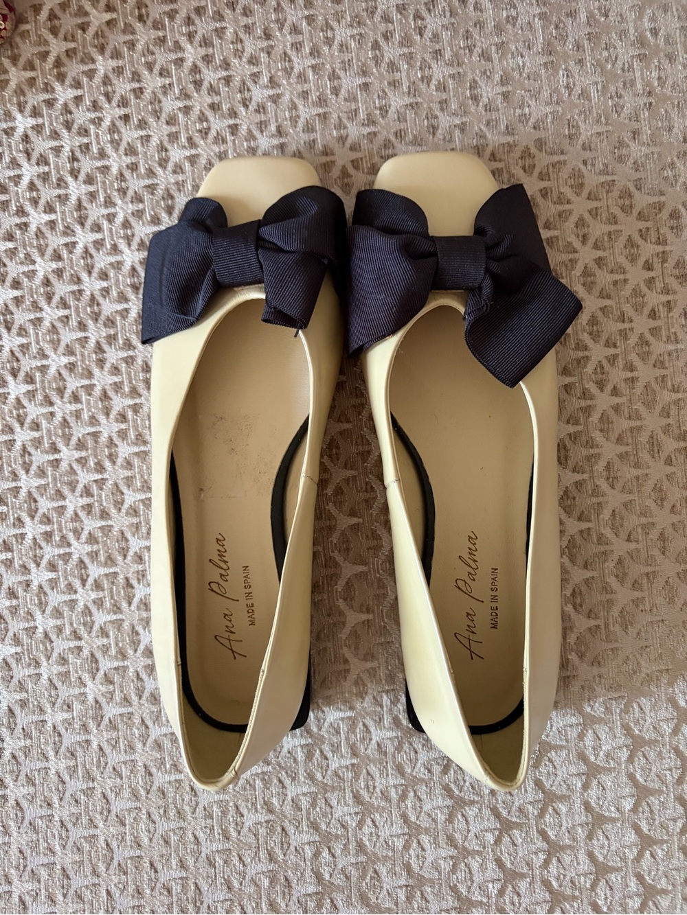 Ana Palma Cream Ballet Flats with Black Bow